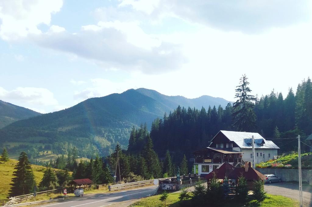 Pensiunea Turistica Tihuta Piatra Fantanele Luaran gambar